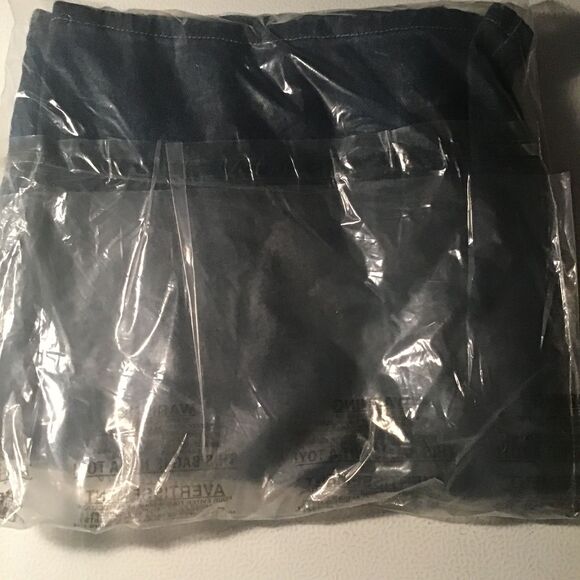 Wrangler Jean Shorts Size 42, New Still Bagged - Picture 2 of 2